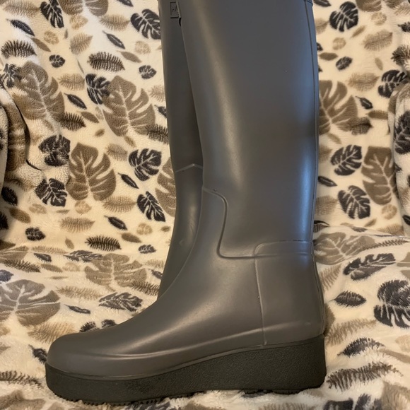Hunter Refined Creeper Tall Rain Boots in Stratus - Picture 6 of 13